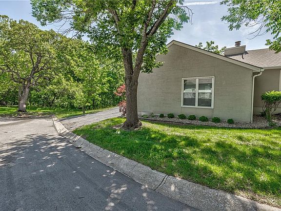 2nd image of 10781 Oakmont St