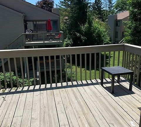 4th image of 11 Greenbriar Dr