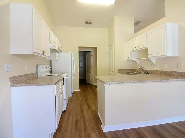 6719 Highlands Creek Blvd — Photo 16