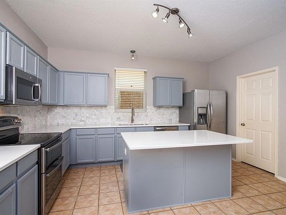 4th image of 2837 Trailview Dr