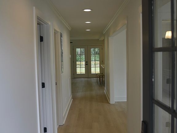 4th image of 518 Pierce Ave NW