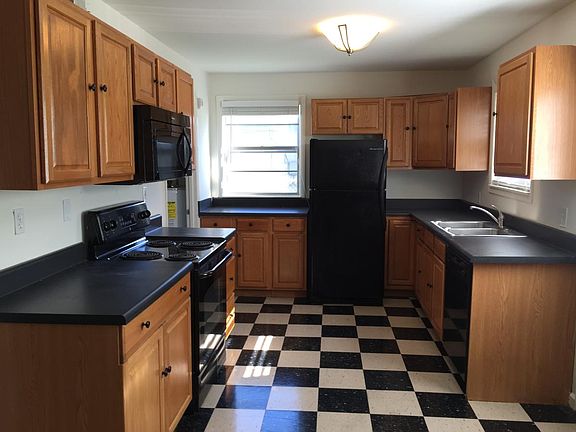 large kitchen, all appliances