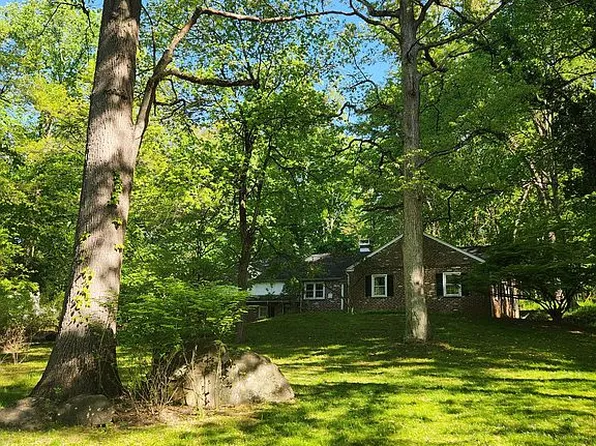 4019 Fox Hill Ln, Newtown Square, PA 19073