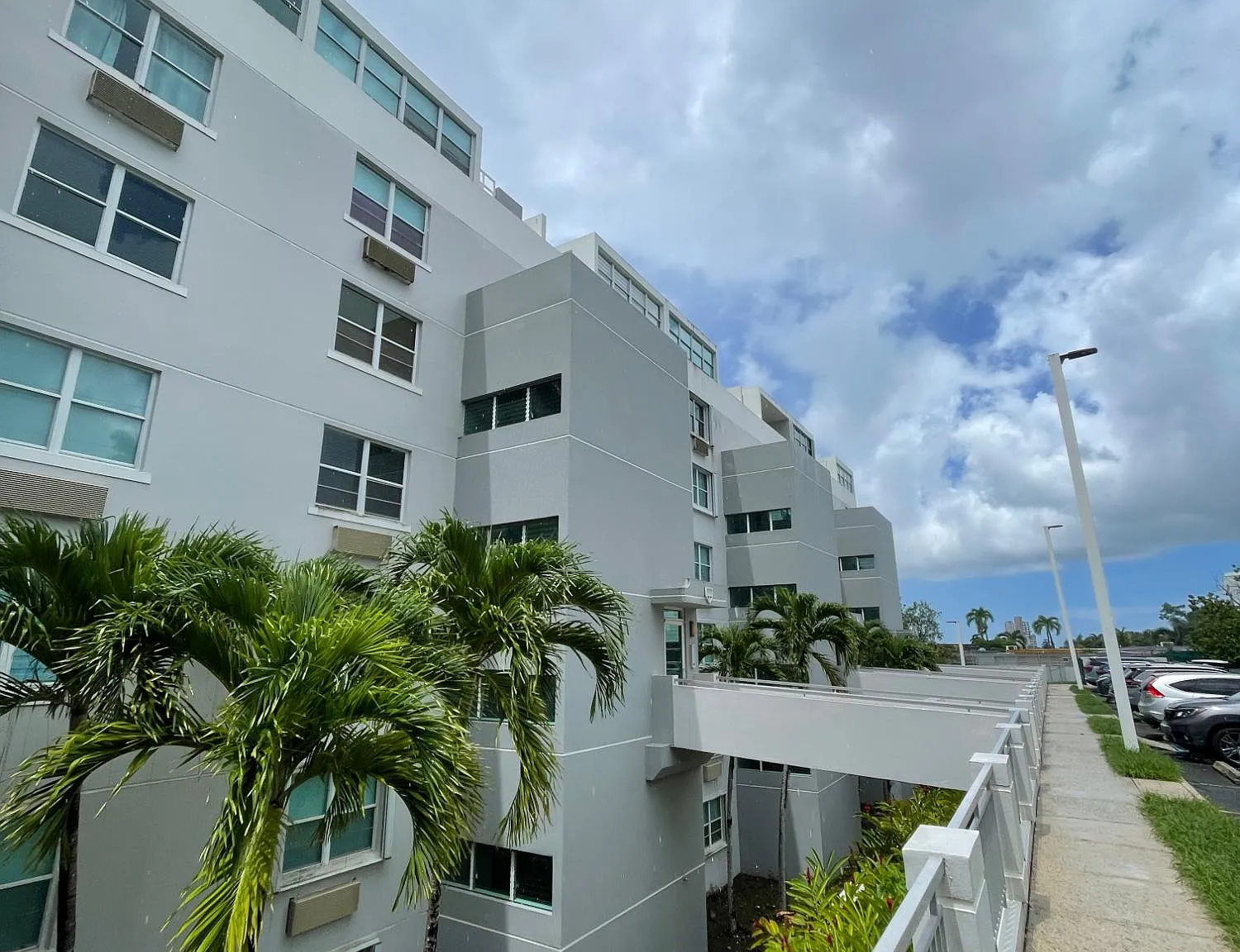 Camelot (Condominio) — Photo 1