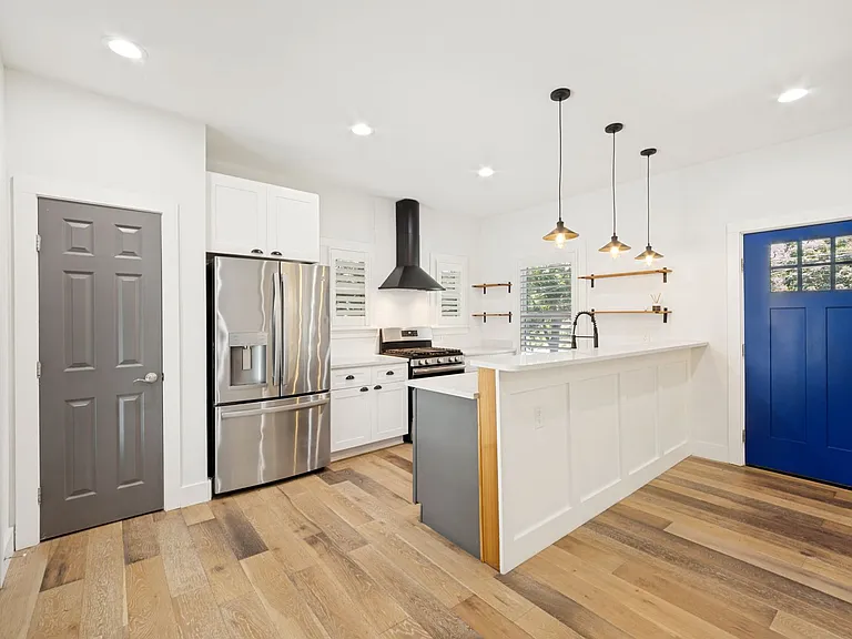737 E Magnolia Ave — Photo 11
