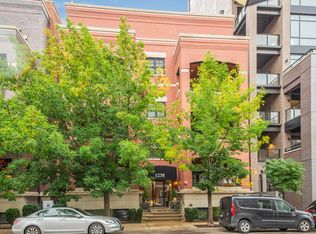 1238 W Jackson Blvd #2W, Chicago, IL 60607