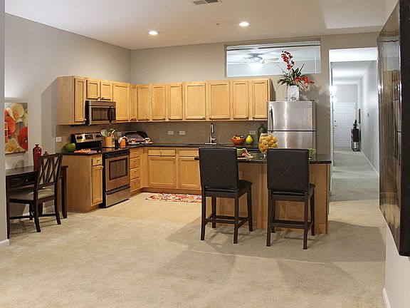 4th image of 668 Euclid Ave #623