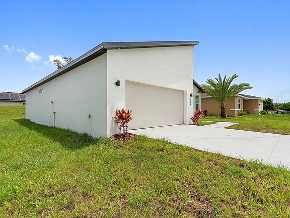 4th image of 319 Gardenia Ct