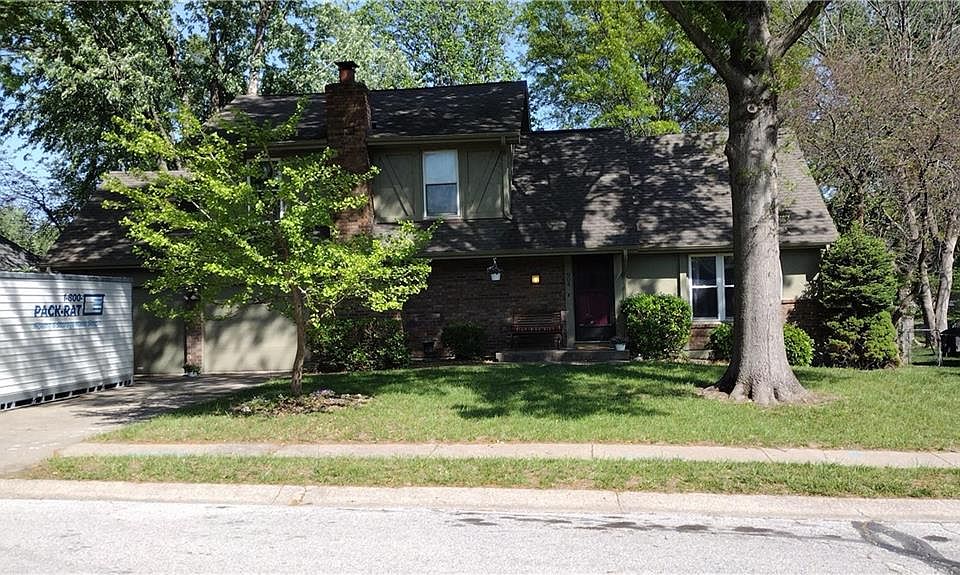 1st image of 904 NW Springwood Dr