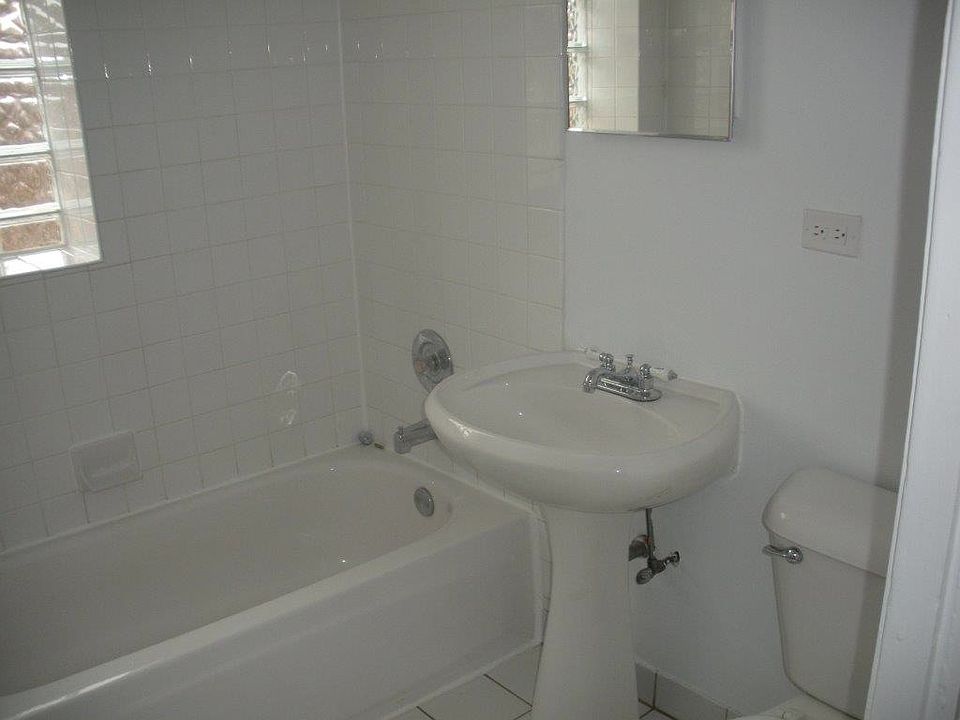 2nd image of 5168 S King Dr APT 3