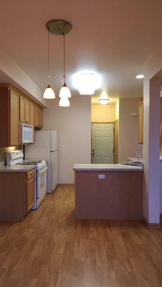 1103 Bromley Ct — Photo 4