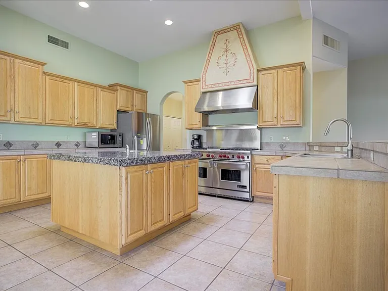 4750 N Bonanza Ave — Photo 18
