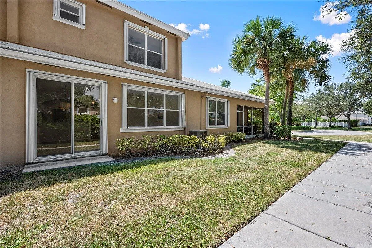 3 bed, 2.5 bath, 1357 sqft, $2,400 — Photo 4