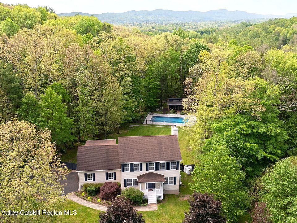 1st image of 3 Hickory Hill Lane