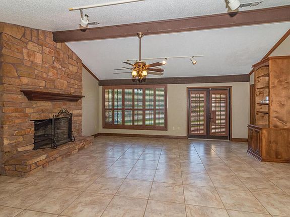 4th image of 3932 Bayou Blvd