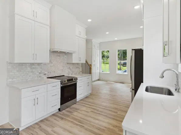 3190 Kelly St, Scottdale, GA 30079