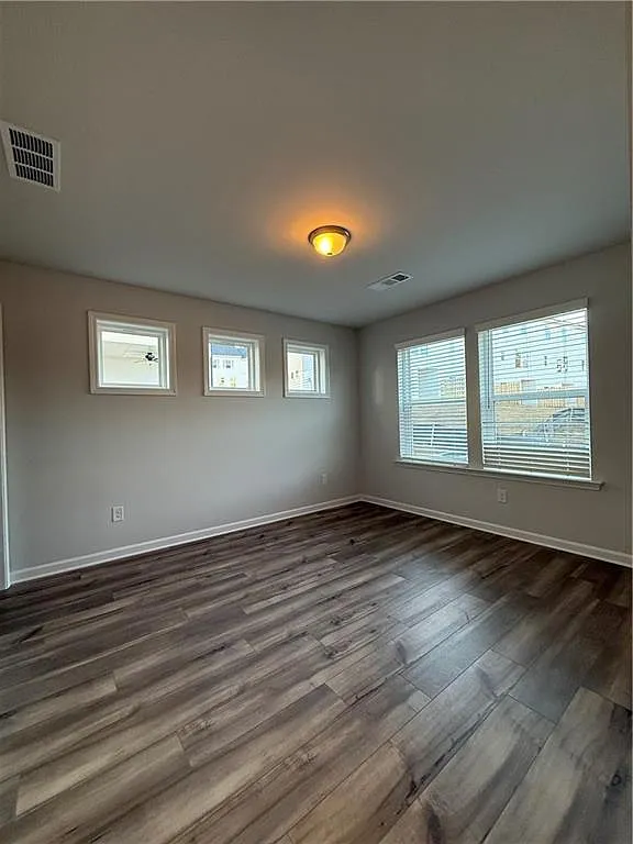 4 bed, 3.5 bath, 1941 sqft, $2,500 — Photo 3