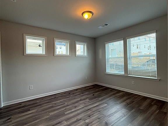 3rd image of 3203 Bateman Dr SE