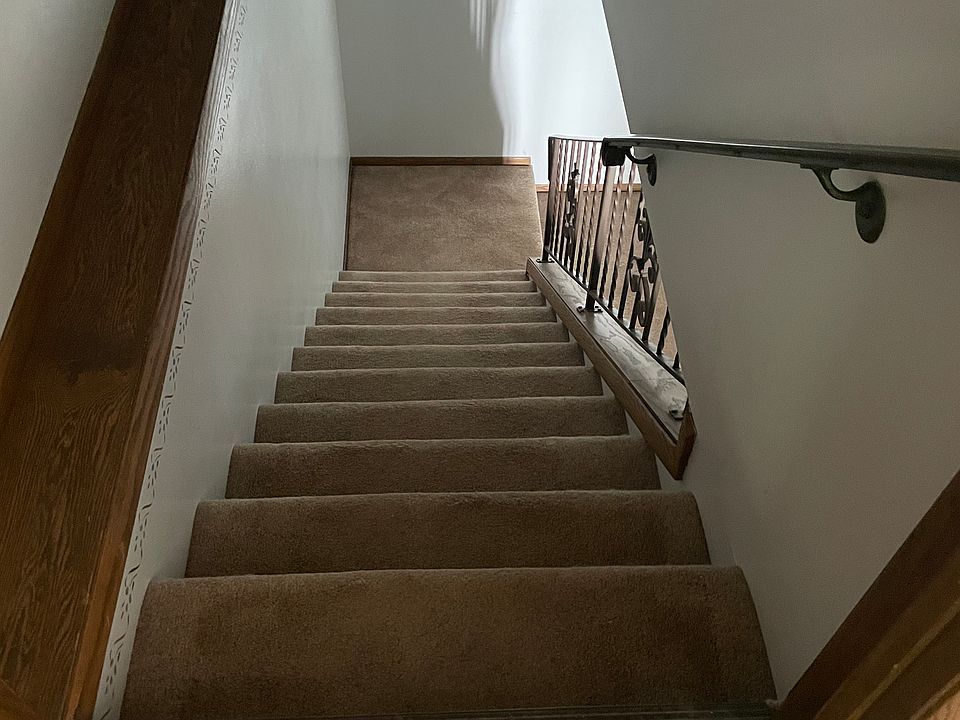 1st image of 2917 Beverly Hills Dr #2
