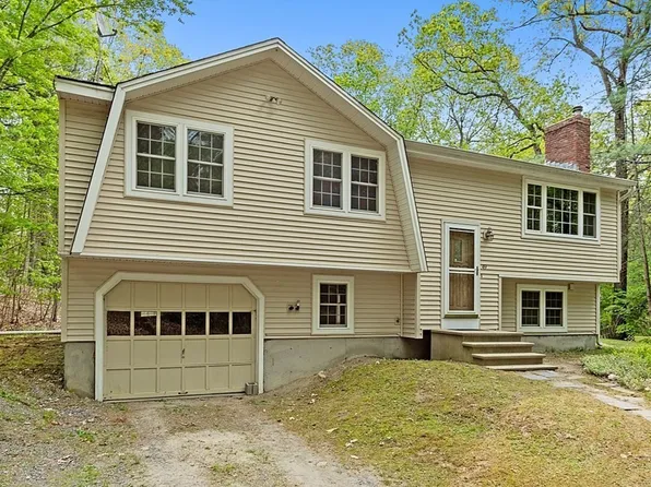 49 Shattuck St, Pepperell, MA 01463