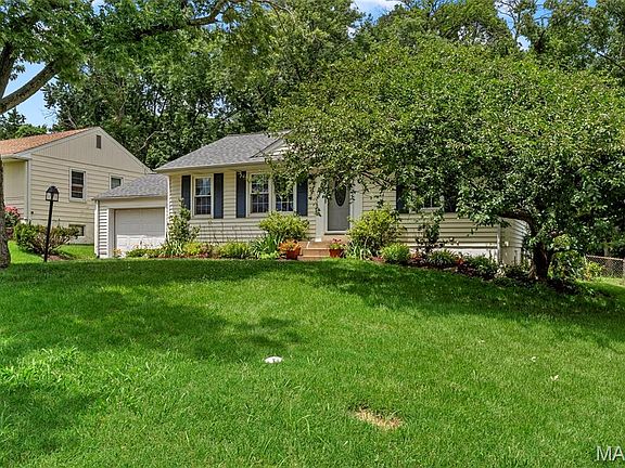 3rd image of 10831 Lawnbrook Dr