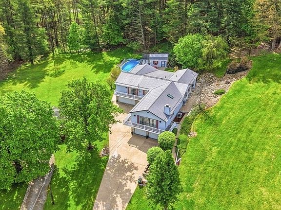 2nd image of 411 E Mohawk Dr