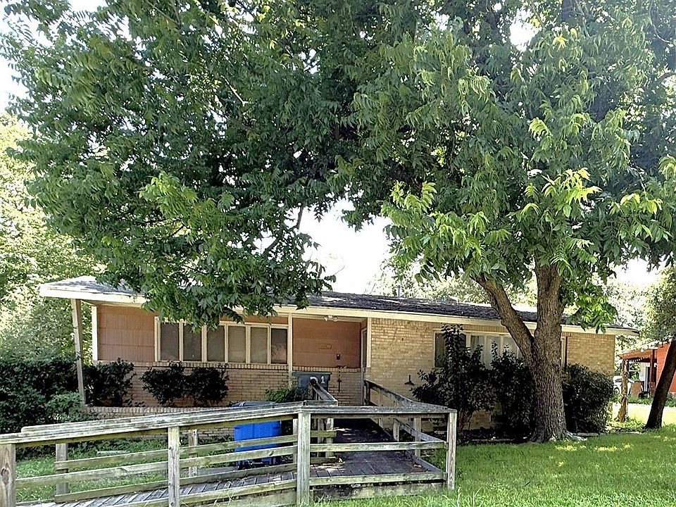 2nd image of 1520 Cape Cod Dr
