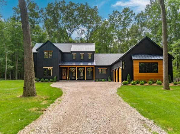 821 Hidden Creek Ct, Dexter, MI 48130