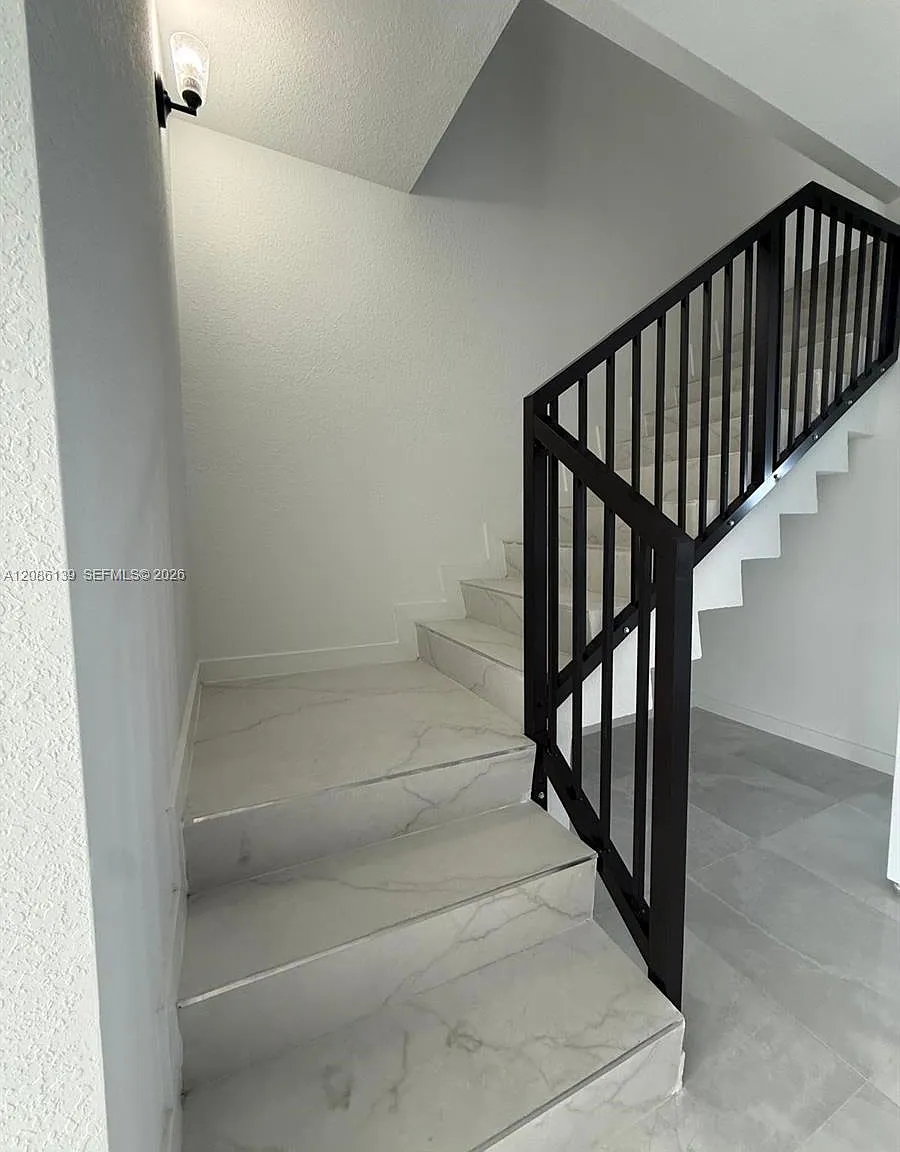 4 bed, 7.0 bath, 1800 sqft, $2,850 — Photo 2