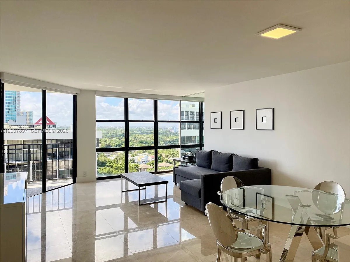 Building Photo - 1901 Brickell Ave #B2007