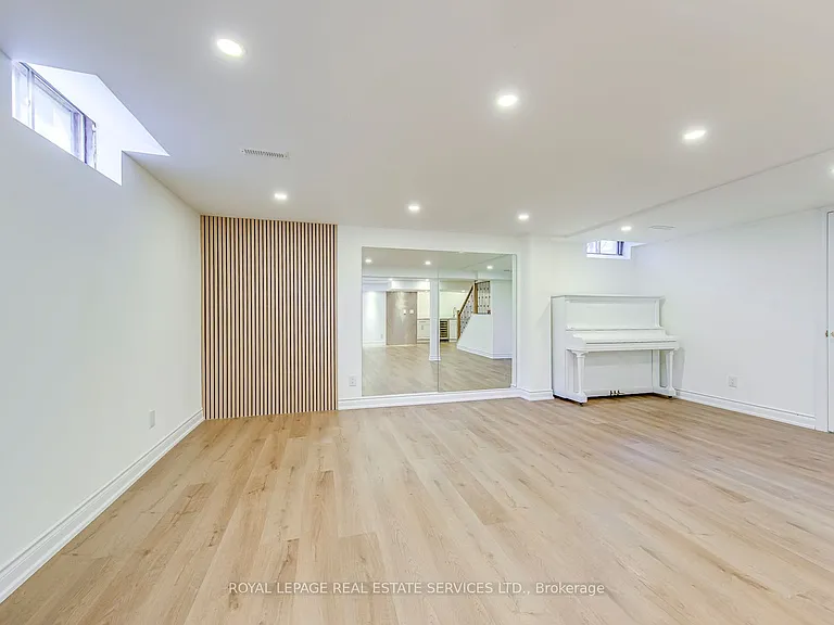 1463 Albion Ave — Photo 42