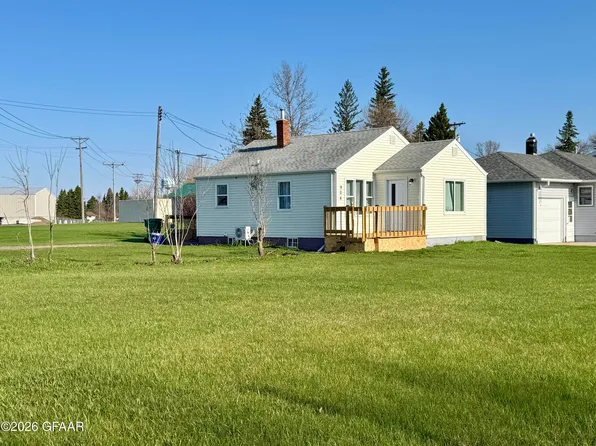 906 9th St, Langdon, ND 58249