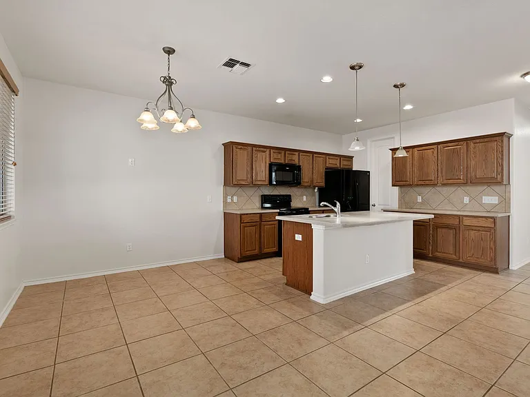 4219 Woodbridge Way — Photo 9
