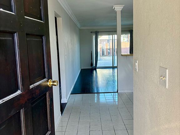 2nd image of 5136-38 Canoga St #5138