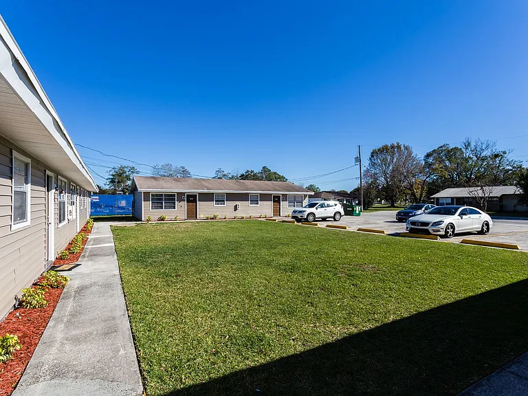 2229 Bryan St — Photo 12