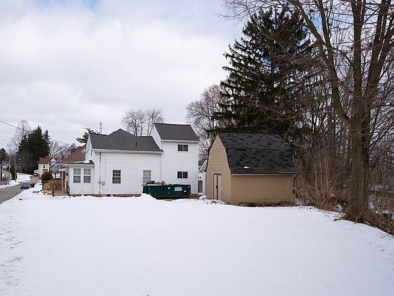 3rd image of 16 Jennings Ct