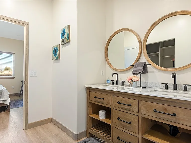 1215 Valley View Dr — Photo 15