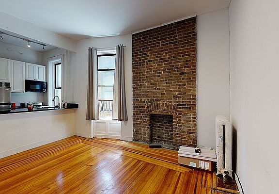 2nd image of 158 W 84th St APT 4C