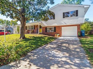 21 Royal Rd, Springfield, IL 62702