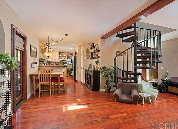 4th image of 9248 Ventura Way