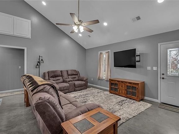4th image of 330 High St