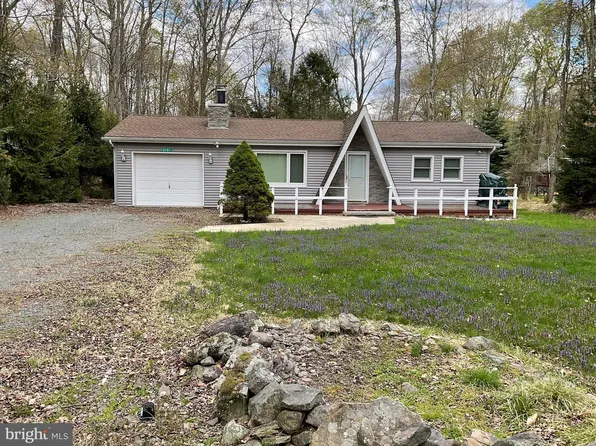 2181 Tuscarora Dr, Pocono Lake, PA 18347