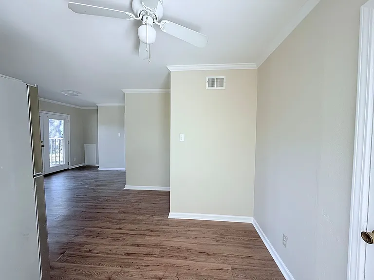 5042 Alrose Ave — Photo 2