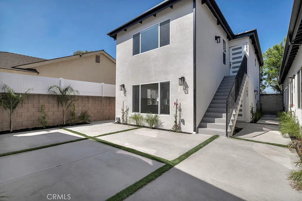 2 bed, 800 sqft, $2,950 — Photo 1