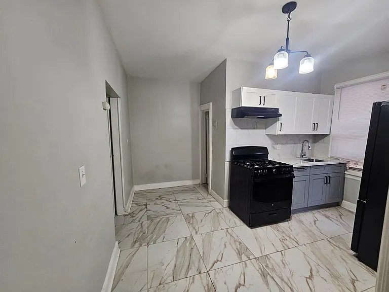 379 E 27th St #4 — Photo 5