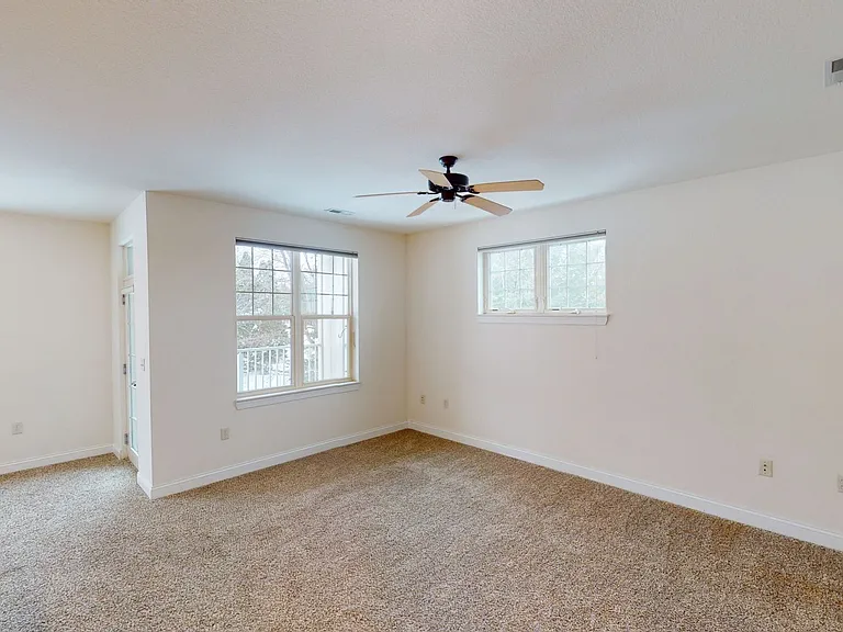 Delafield Lakes Apartments — Photo 73