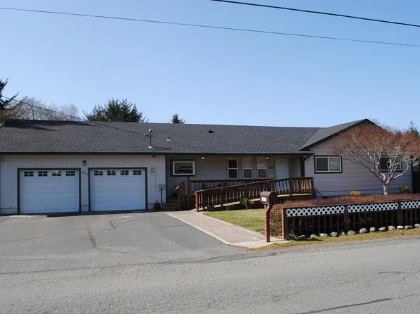 1275 Glenn St, Crescent City, CA 95531