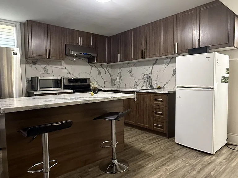 25 Westbourne Ave #BASEMENT — Photo 4