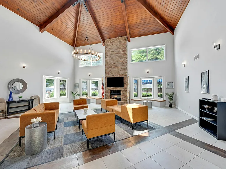 418 Chase Ct — Photo 30