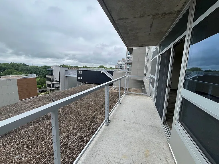 Galaxie High Rise Apartments — Photo 54